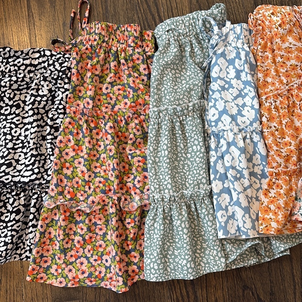 Teen 9 floral skirts by SHEIN
8 small
1 medium 
Sold as a LOT
Gently used - Picture 3 of 6